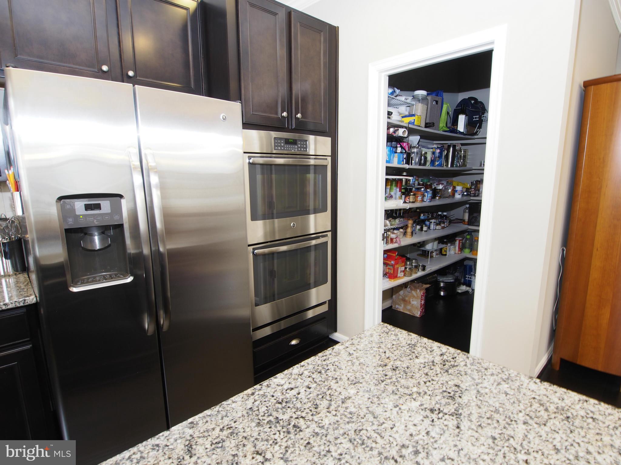 25626 Pleasant Valley Road Chantilly, VA 20152 - Photo 5 of 29 Double Ovens and Lots of Cabinet Storage