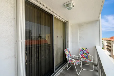 $220,000 | 3113 South Ocean Drive, Unit 504, Hallandale Beach, FL 33009