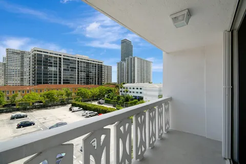 $220,000 | 3113 South Ocean Drive, Unit 504, Hallandale Beach, FL 33009
