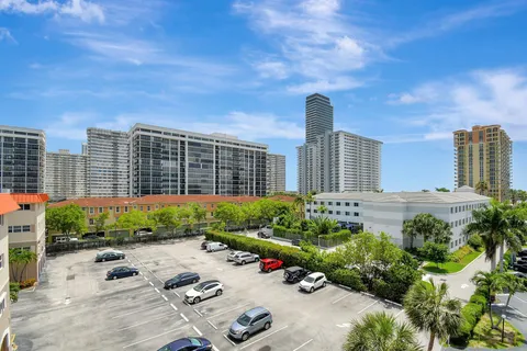 $220,000 | 3113 South Ocean Drive, Unit 504, Hallandale Beach, FL 33009