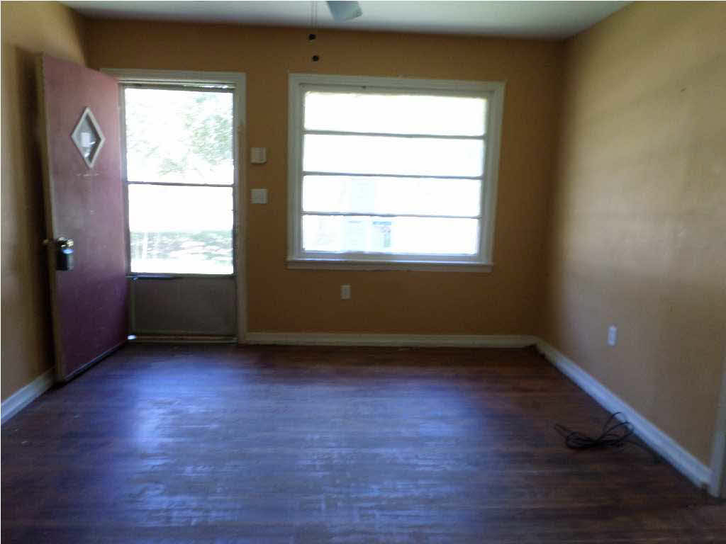 2737 Old Country Club Road Pearl, MS 39208 - Photo 2 of 13 Living Room