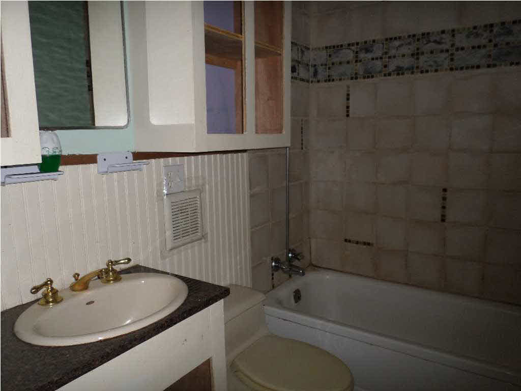 2737 Old Country Club Road Pearl, MS 39208 - Photo 9 of 13 Bathroom
