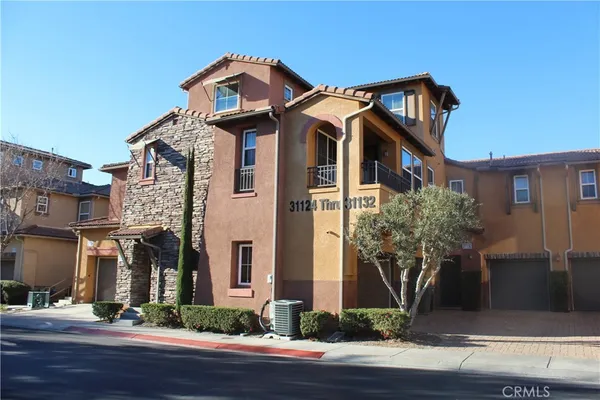 $2,700 | 31128 Strawberry Tree Lane, Unit 11, Temecula, CA 92592