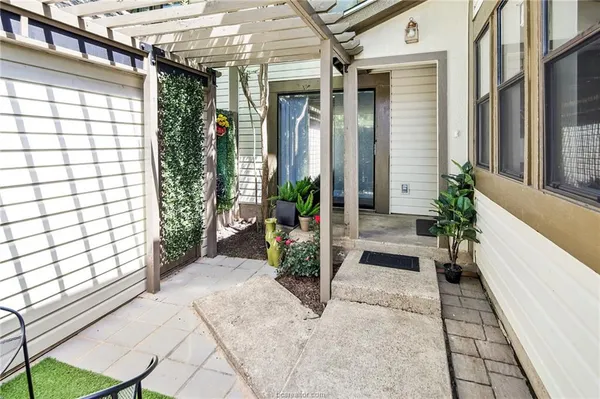 $1,350 | 2411 De Lee Street, Unit 5, Bryan, TX 77802