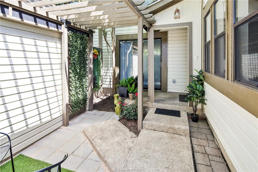 2411 De Lee Street, Unit 5 Bryan, TX 77802 - Photo 2 of 9