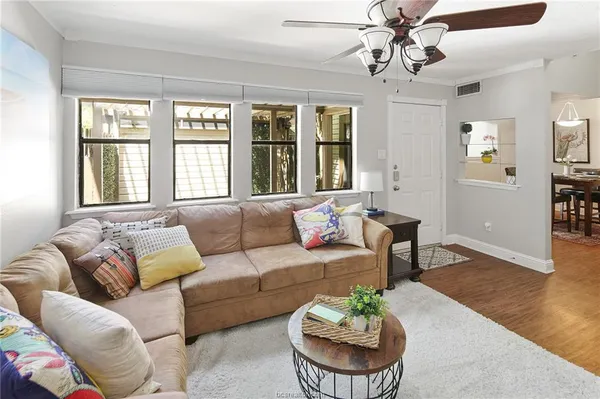 $1,350 | 2411 De Lee Street, Unit 5, Bryan, TX 77802