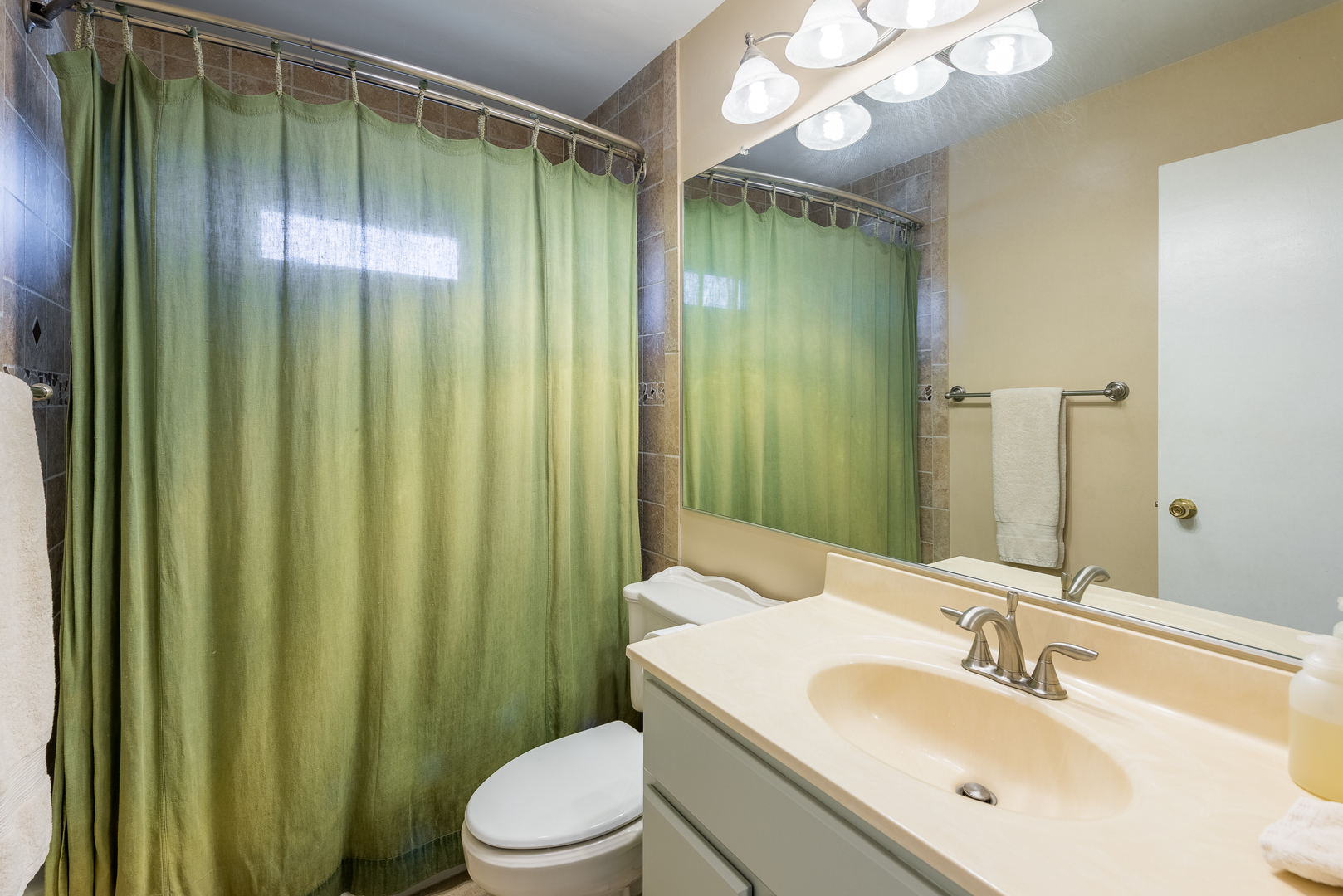 26-w056 Jewell Road Wheaton, IL 60187 - Photo 22 of 29 Gallery Image 22