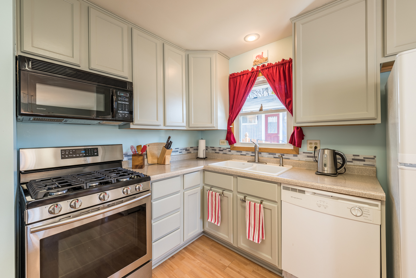 26-w056 Jewell Road Wheaton, IL 60187 - Photo 8 of 29 Gallery Image 8