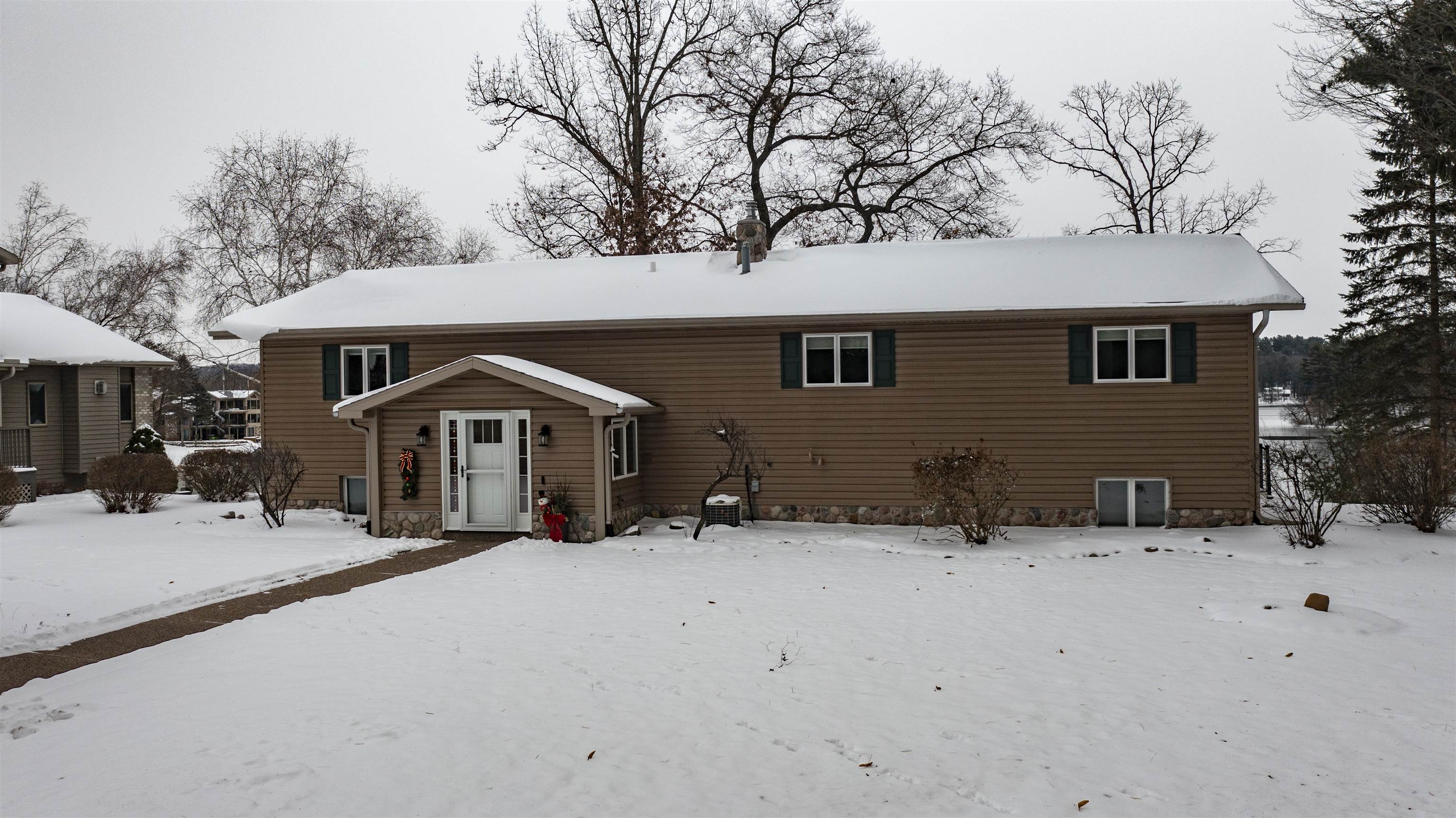 N2980 Highland Lane Waupaca, WI 54981 - Photo 6 of 63