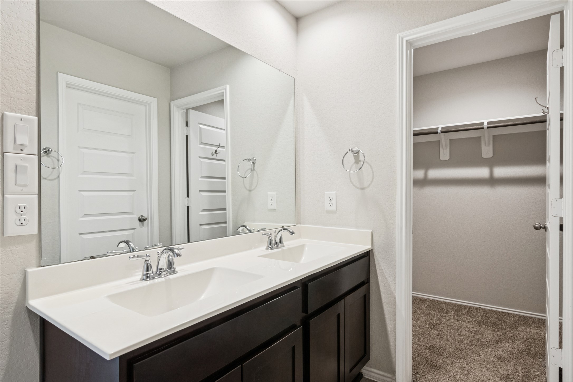 1603 Goose Island Lane Rosenberg, TX 77469 - Photo 17 of 26 a bathroom with a sink and a mirror