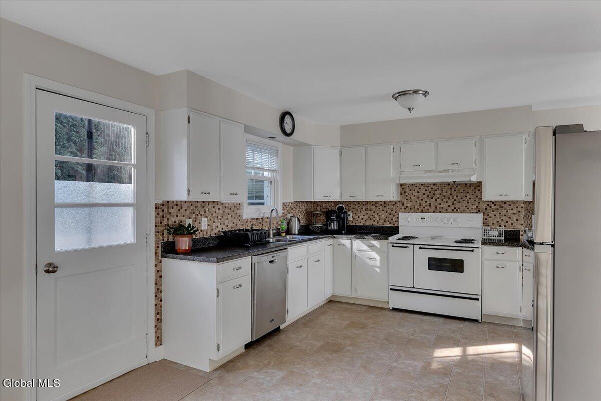 5 Morningside Drive Bethlehem, NY 12054 - Photo 17 of 47 18-P1568351