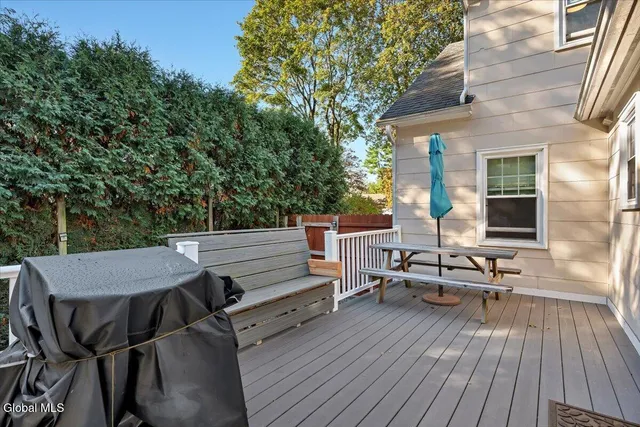 $442,000 | 5 Morningside Drive, Bethlehem, NY 12054