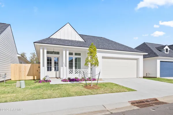 $300,000 | 240 Jagged Grove Lane, Youngsville, LA 70592