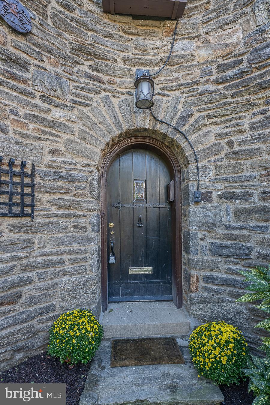 Dramatic Entrance with timeless charachter