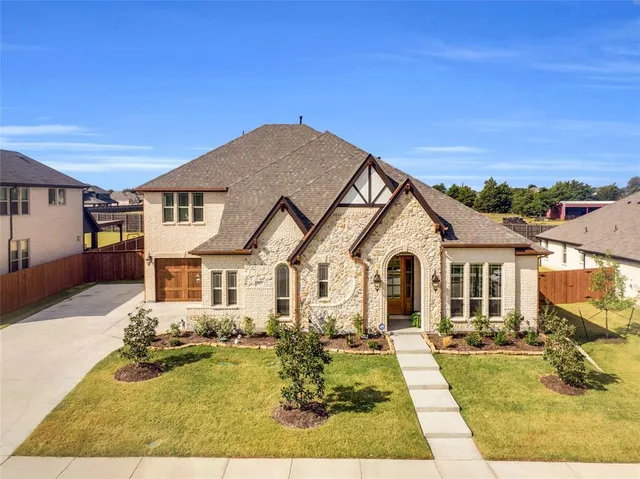 $629,000 | 917 South Bluebird Lane, Midlothian, TX 76065