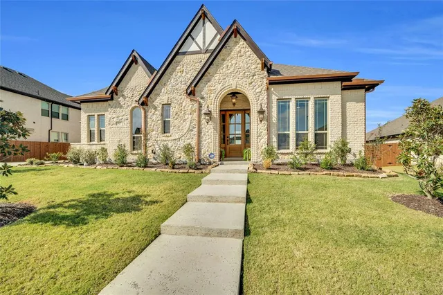 $629,000 | 917 South Bluebird Lane, Midlothian, TX 76065
