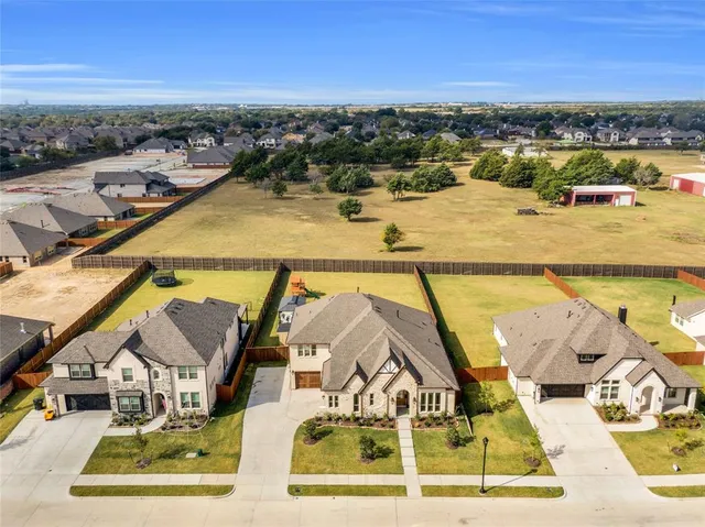 $629,000 | 917 South Bluebird Lane, Midlothian, TX 76065