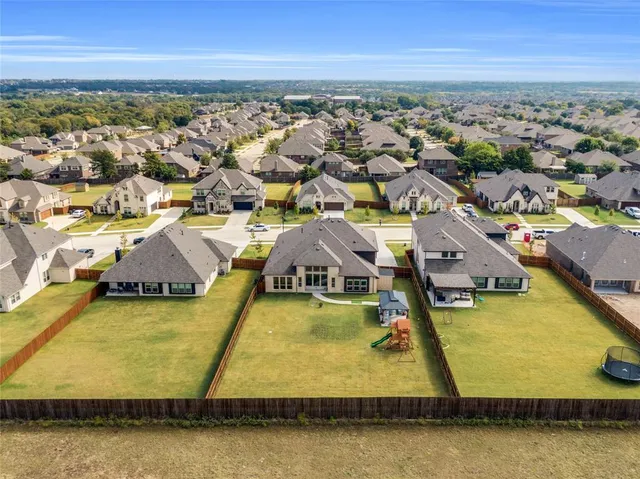 $629,000 | 917 South Bluebird Lane, Midlothian, TX 76065