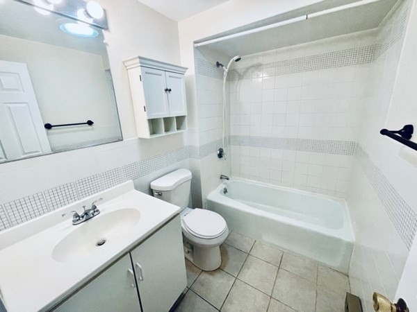 13 Thacher Street, Unit 4 Boston, MA 02113 - Photo 13 of 21
