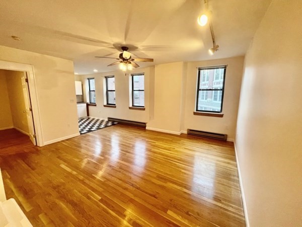 13 Thacher Street, Unit 4 Boston, MA 02113 - Photo 2 of 21