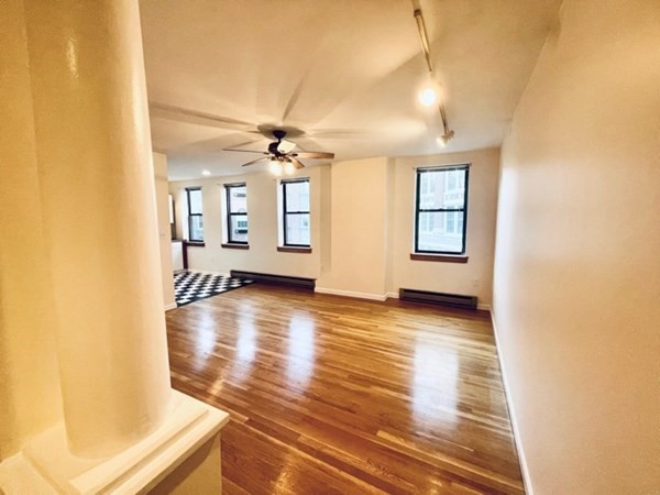 13 Thacher Street, Unit 4 Boston, MA 02113 - Photo 3 of 21