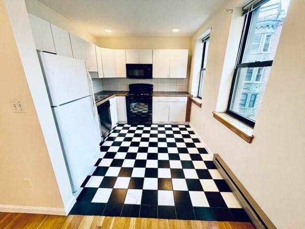 13 Thacher Street, Unit 4 Boston, MA 02113 - Photo 7 of 21
