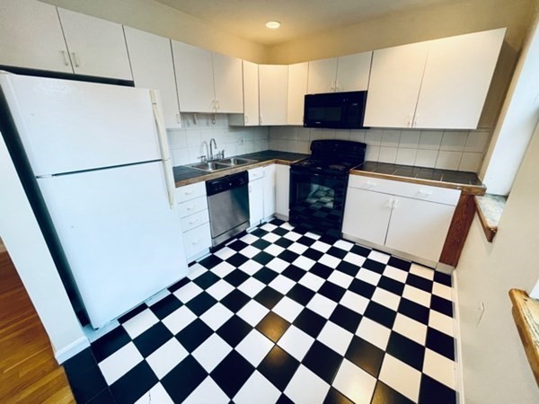 13 Thacher Street, Unit 4 Boston, MA 02113 - Photo 8 of 21