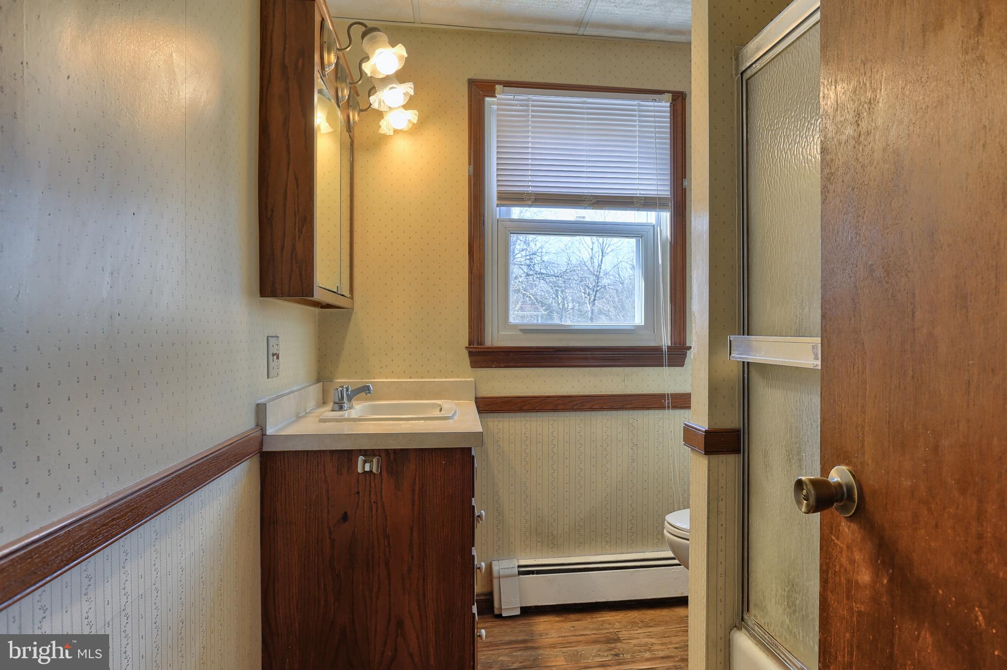 921 Turnpike Road Elizabethtown, PA 17022 - Photo 5 of 31 First Floor Bathroom