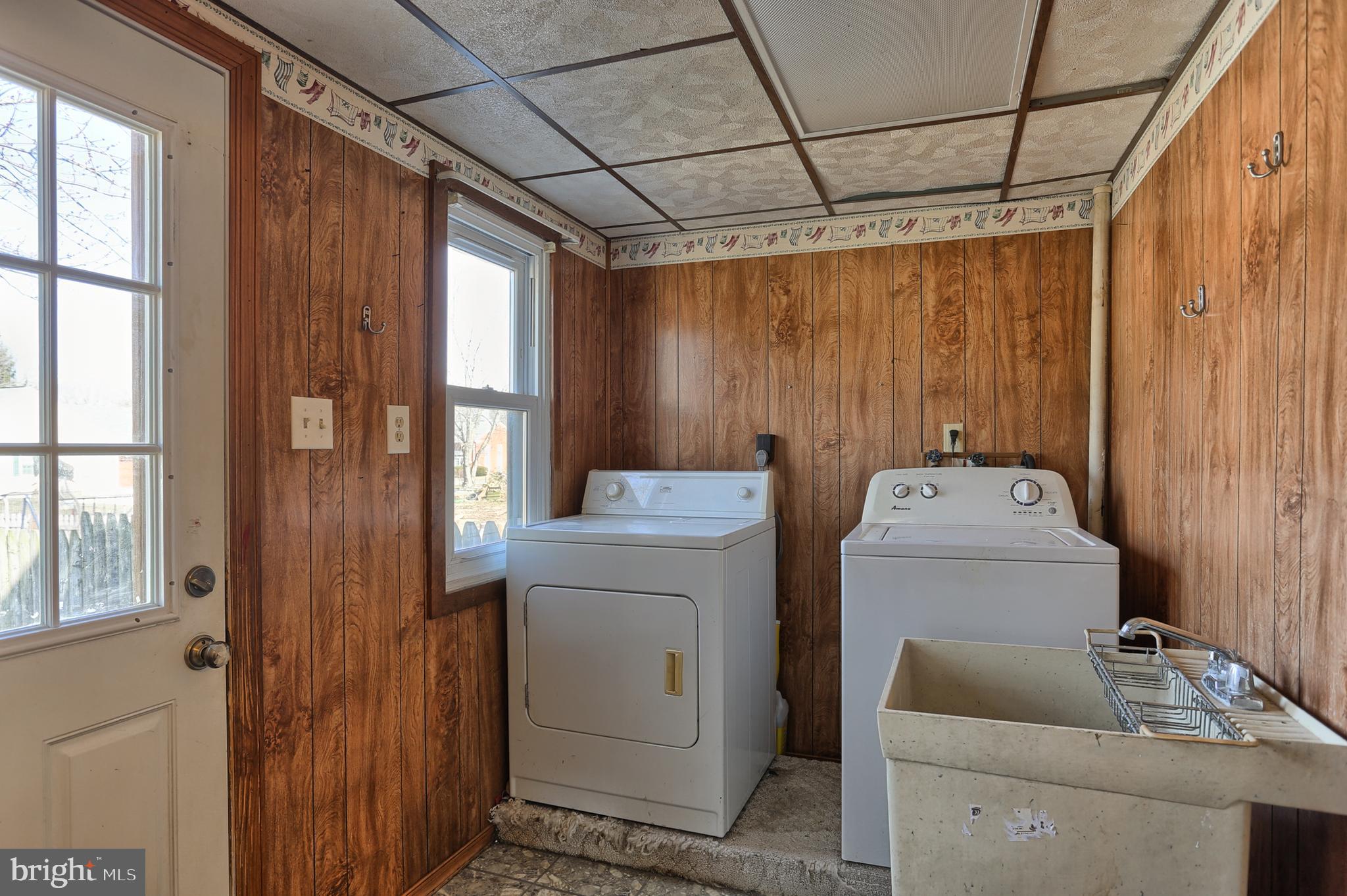 921 Turnpike Road Elizabethtown, PA 17022 - Photo 6 of 31 First Floor Laundry (Washer/Dryer Remain)