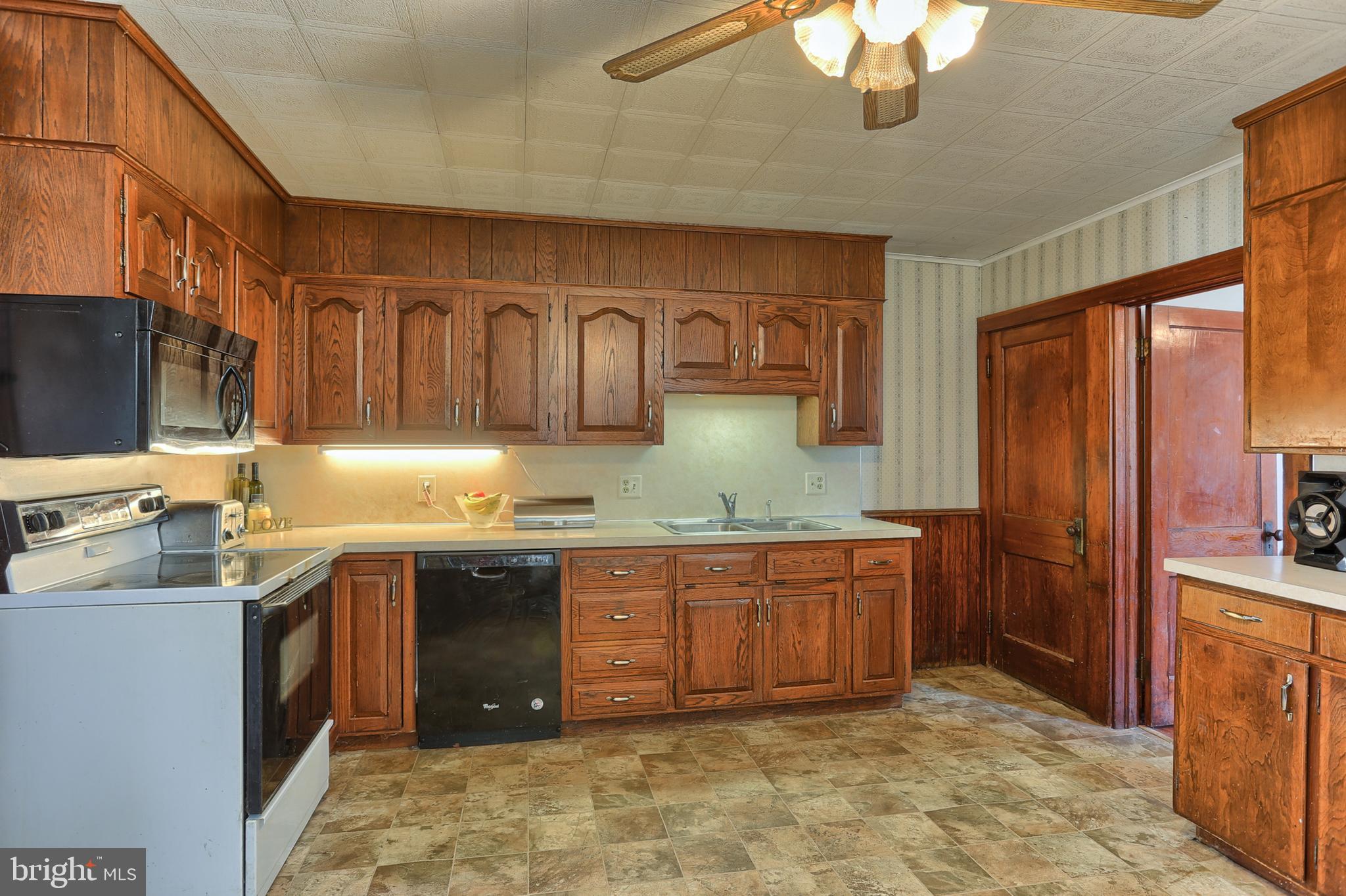 921 Turnpike Road Elizabethtown, PA 17022 - Photo 7 of 31 Spacious, Open Kitchen