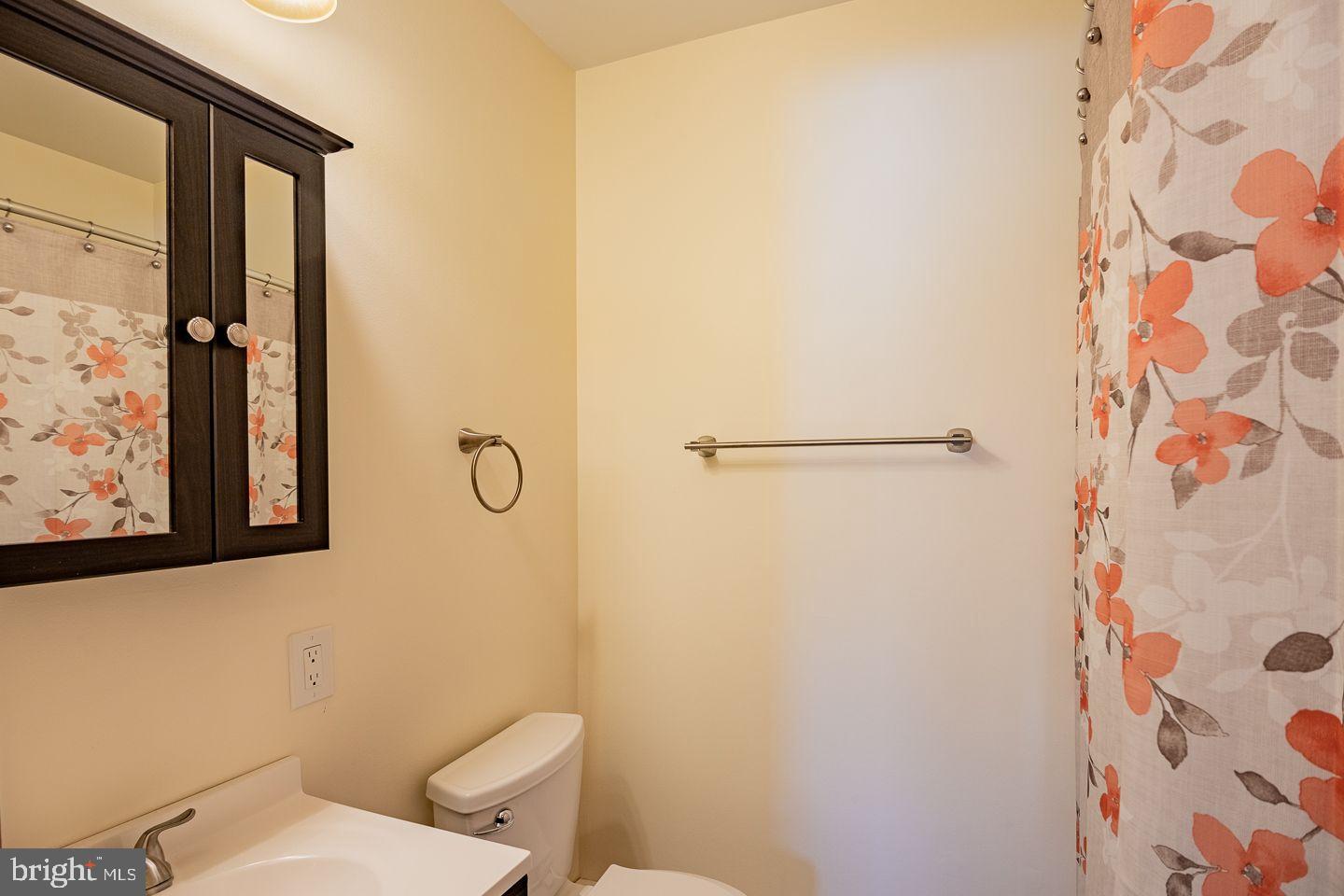 442 Ridge Avenue Atglen, PA 19310 - Photo 13 of 23 2nd floor full hallway bathroom