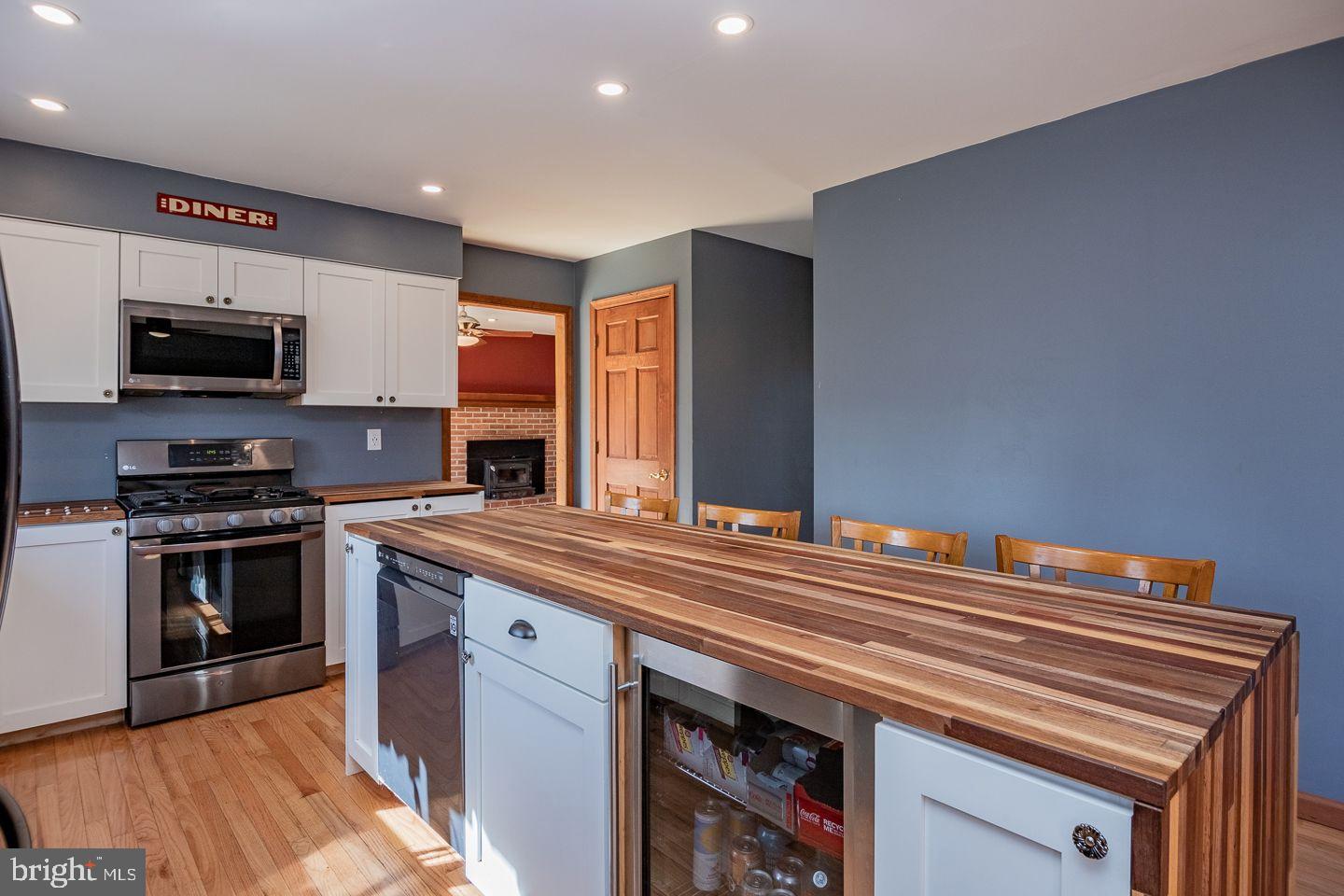 442 Ridge Avenue Atglen, PA 19310 - Photo 4 of 23 Drink fridge and dishwasher