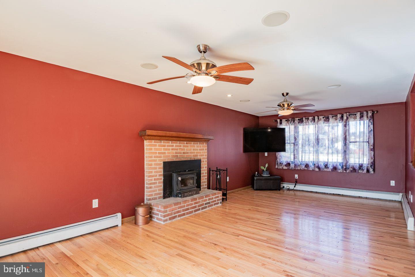 442 Ridge Avenue Atglen, PA 19310 - Photo 9 of 23 Family room