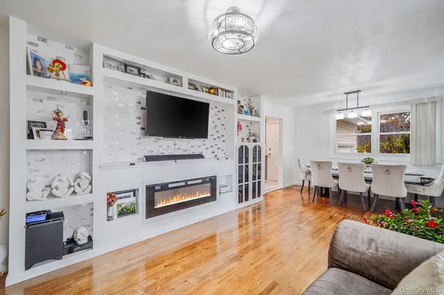 $489,999 | 307 Jefferson Drive, Mastic Beach, NY 11951