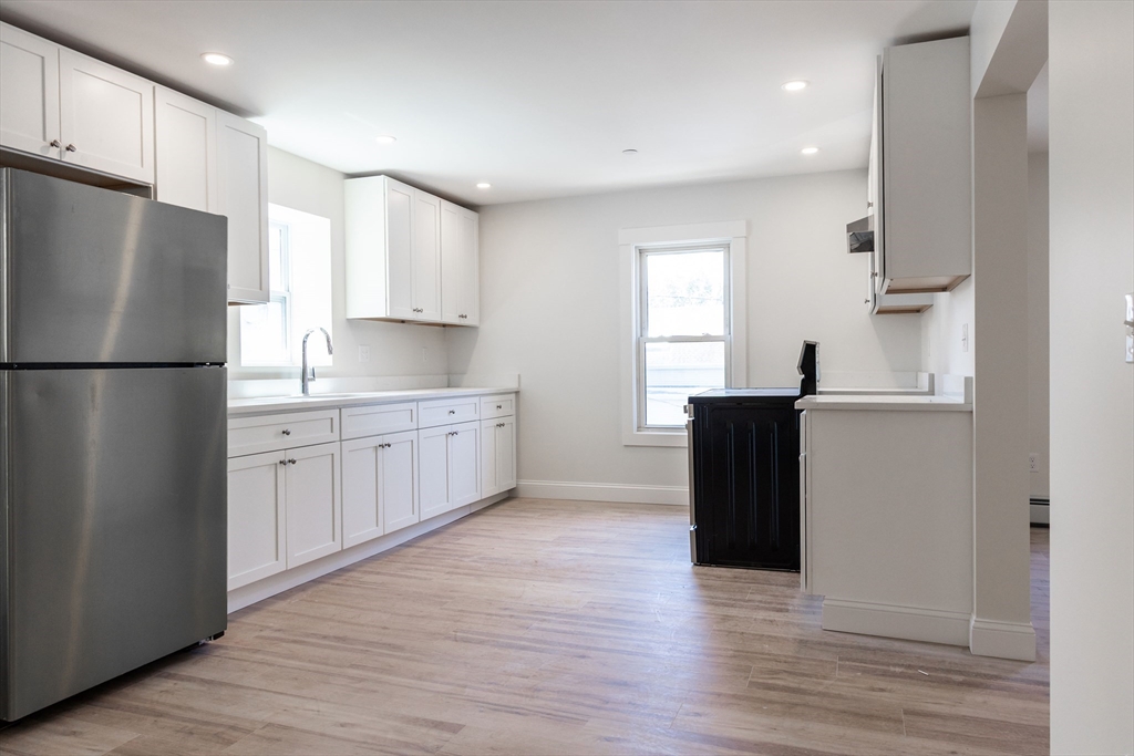 71 Friend Street, Unit 2 Gloucester, MA 01930 - Photo 1 of 18