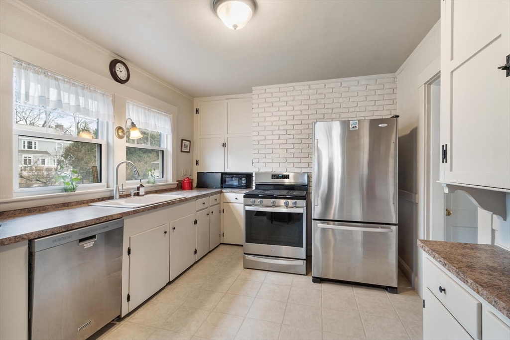 17 Carisbrooke Street Andover, MA 01810 - Photo 13 of 37