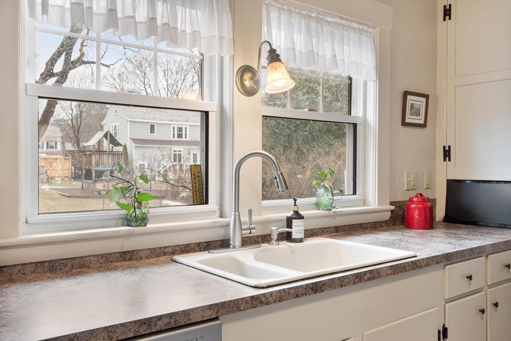 17 Carisbrooke Street Andover, MA 01810 - Photo 14 of 37