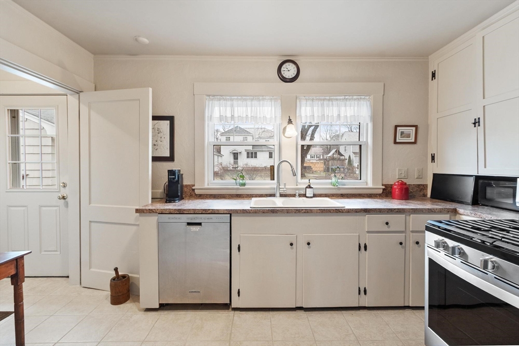 17 Carisbrooke Street Andover, MA 01810 - Photo 17 of 37