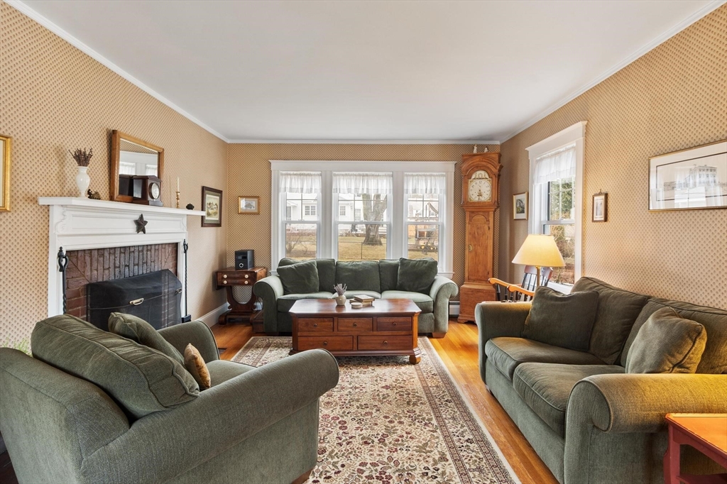 17 Carisbrooke Street Andover, MA 01810 - Photo 6 of 37