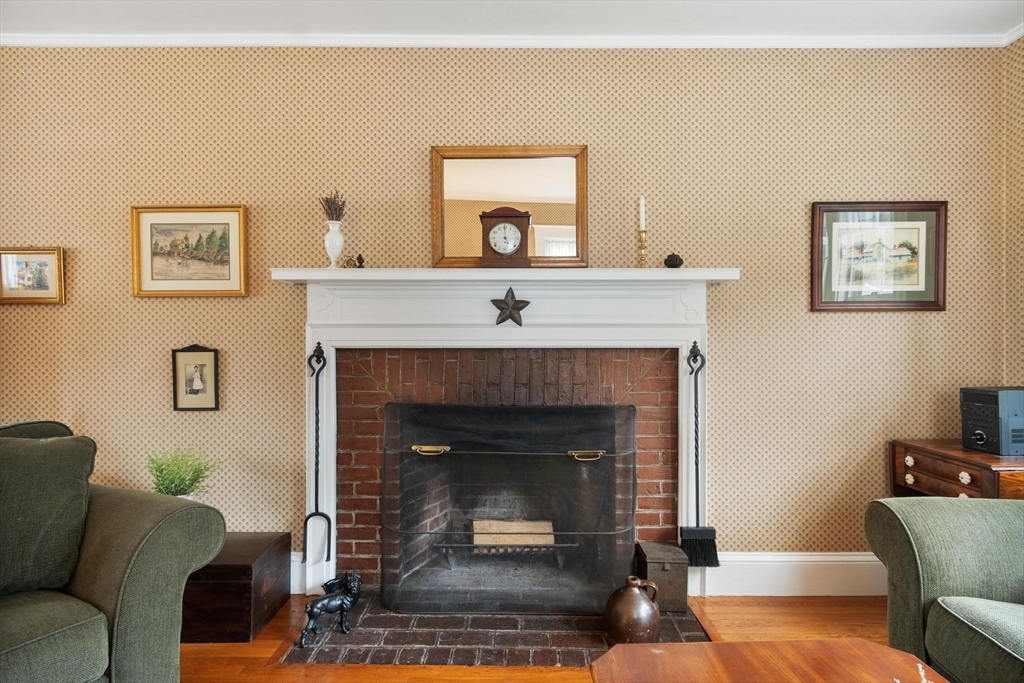 17 Carisbrooke Street Andover, MA 01810 - Photo 8 of 37