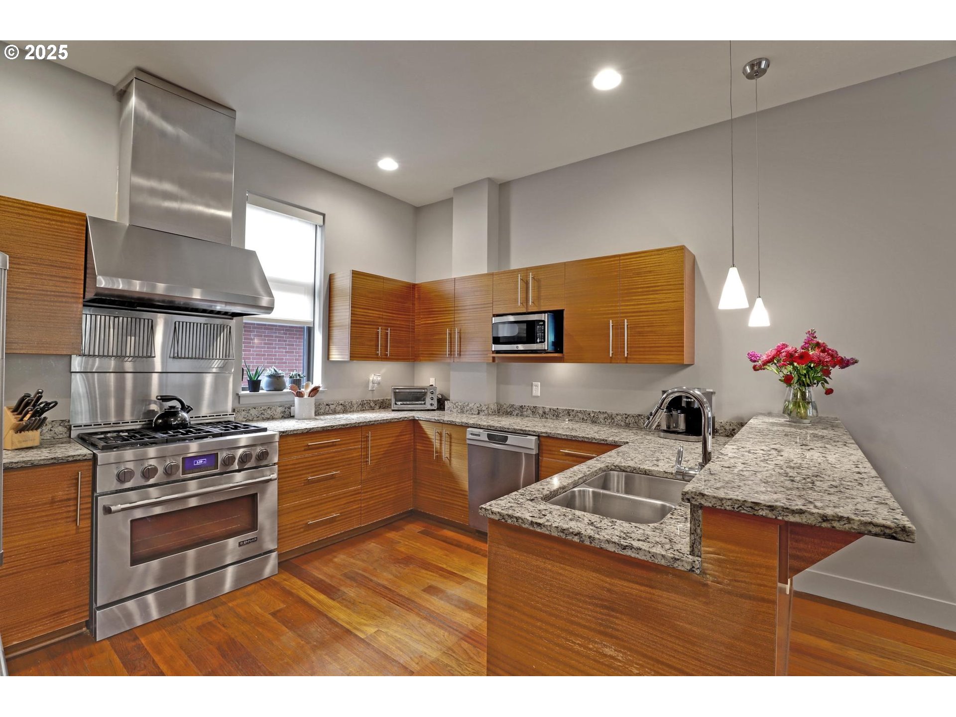 1746 Northwest Riverscape Street Portland, OR 97209 - Photo 13 of 36 Gallery Image 13