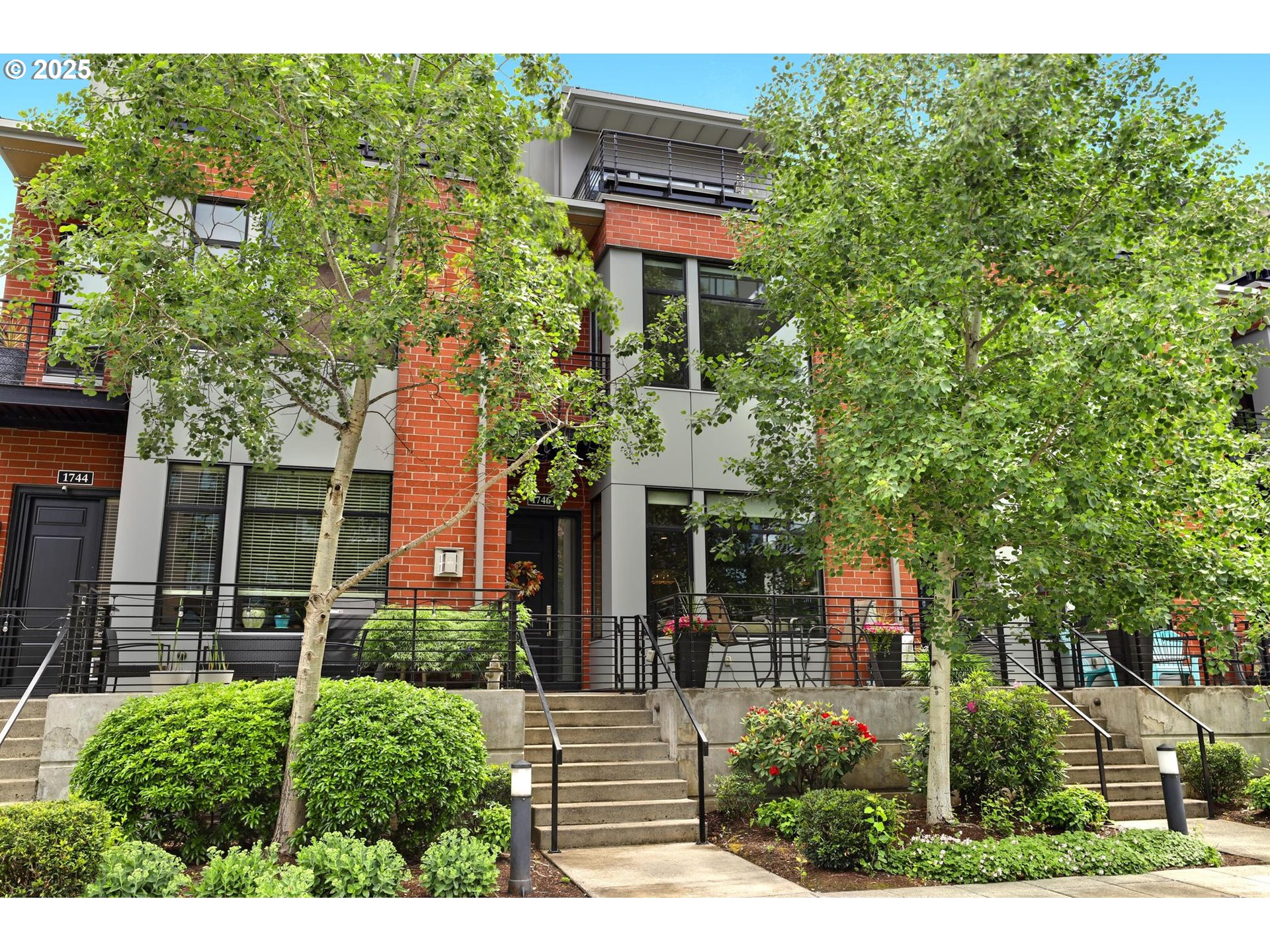 1746 Northwest Riverscape Street Portland, OR 97209 - Photo 3 of 36 Gallery Image 3
