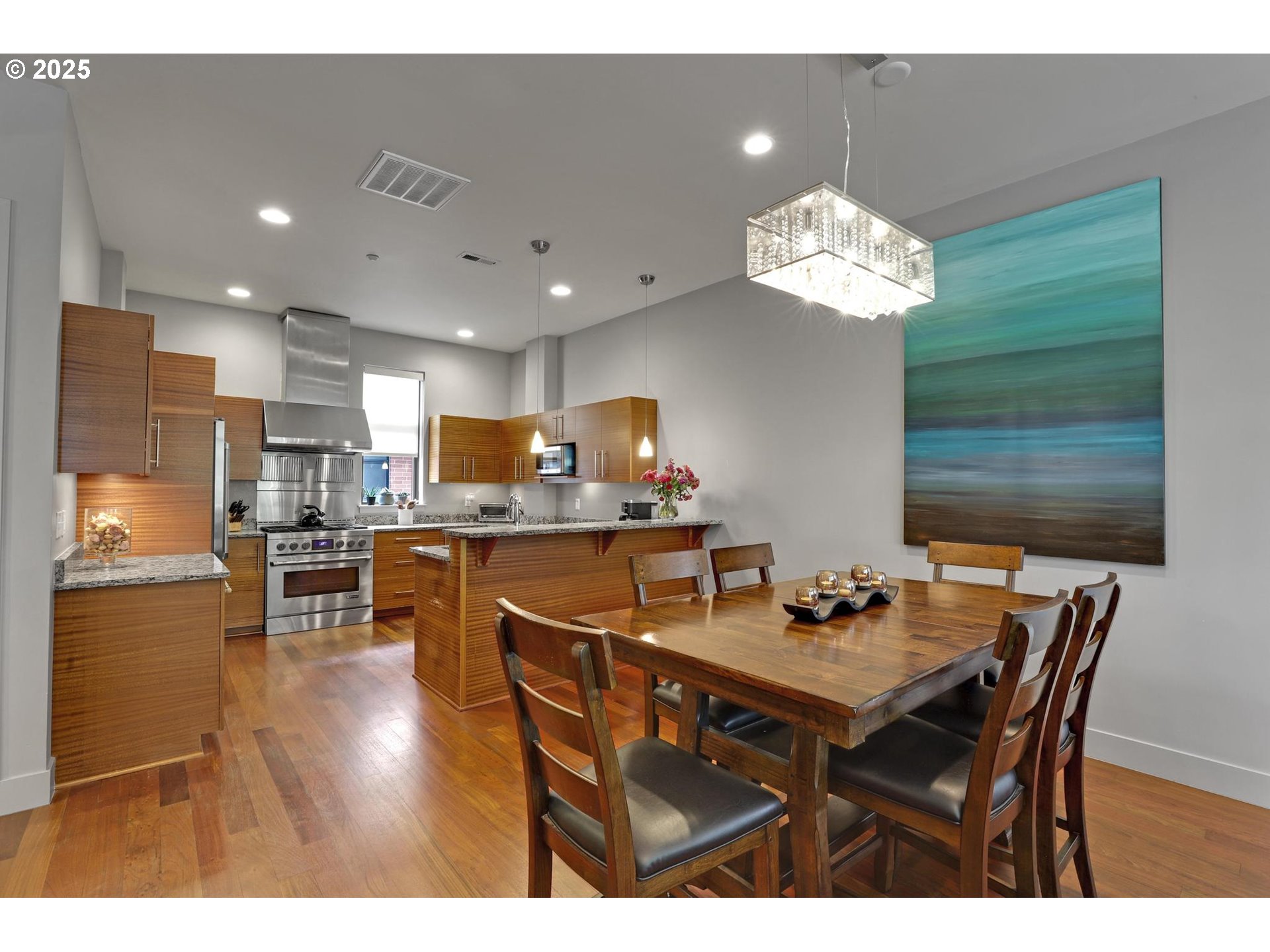 1746 Northwest Riverscape Street Portland, OR 97209 - Photo 9 of 36 Gallery Image 9