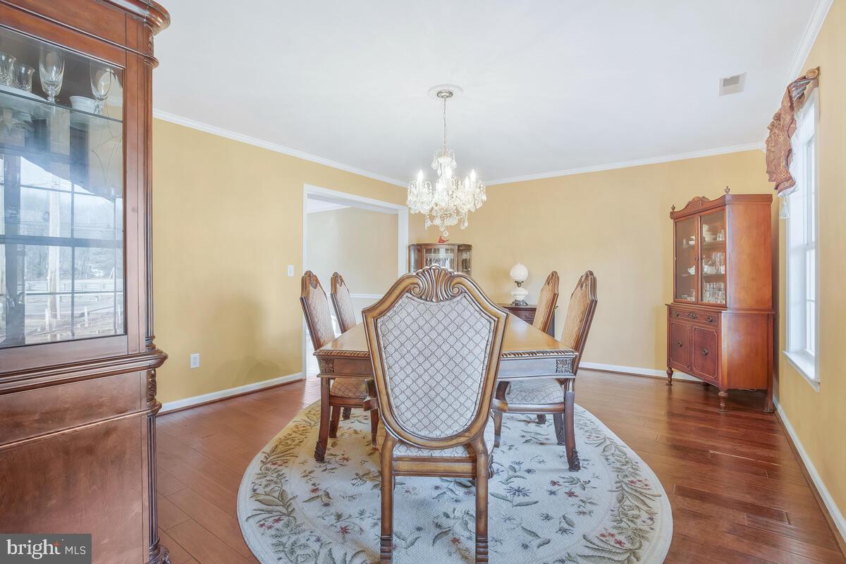 6039 Shady Side Road Shady Side, MD 20764 - Photo 3 of 23 Living Room