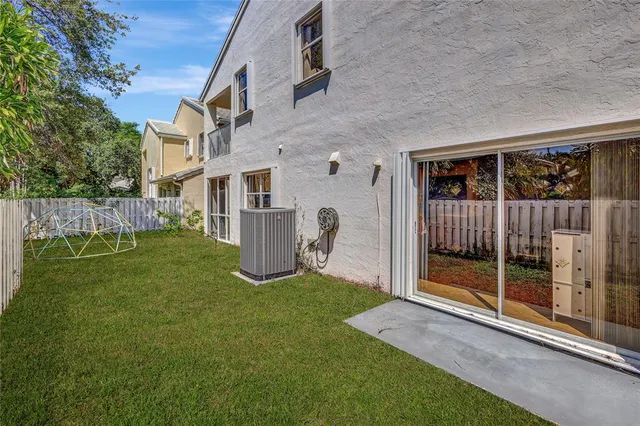 $639,999 | 9963 Northwest 2nd Court, Plantation, FL 33324