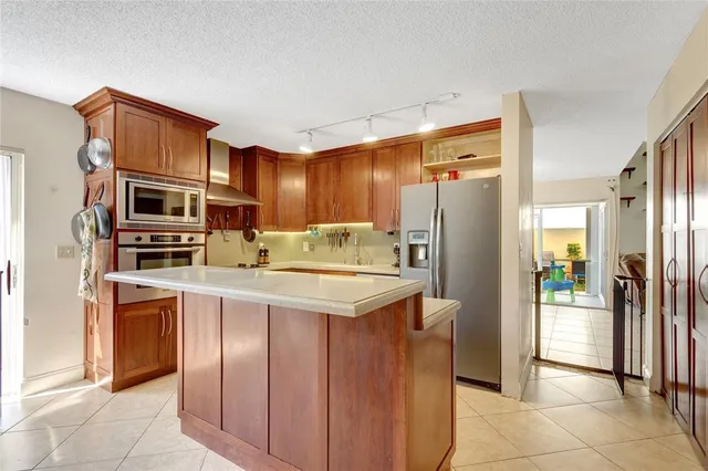 $639,999 | 9963 Northwest 2nd Court, Plantation, FL 33324