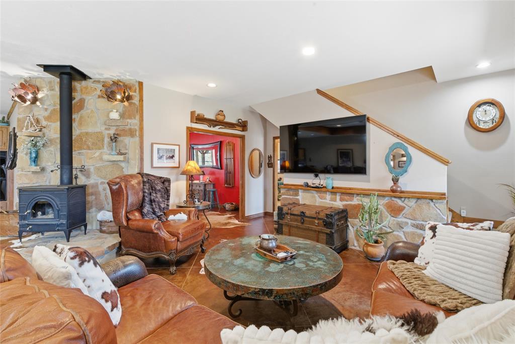 4412 Holbrook Road Springtown, TX 76082 - Photo 11 of 40