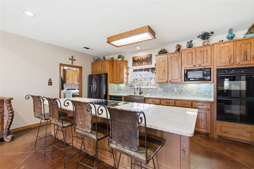 4412 Holbrook Road Springtown, TX 76082 - Photo 8 of 40