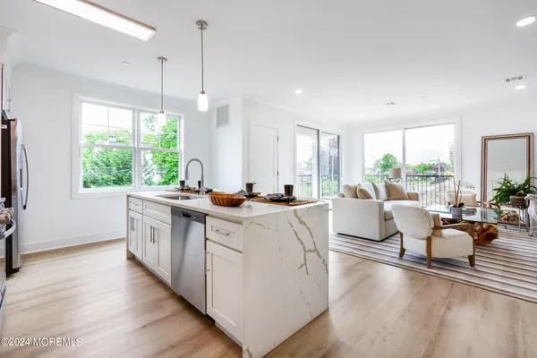 $4,000 | 298 Westwood Avenue, Unit 405, Long Branch, NJ 07740