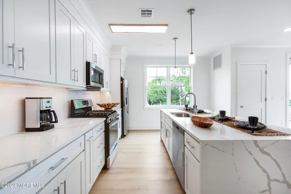 $4,000 | 298 Westwood Avenue, Unit 405, Long Branch, NJ 07740